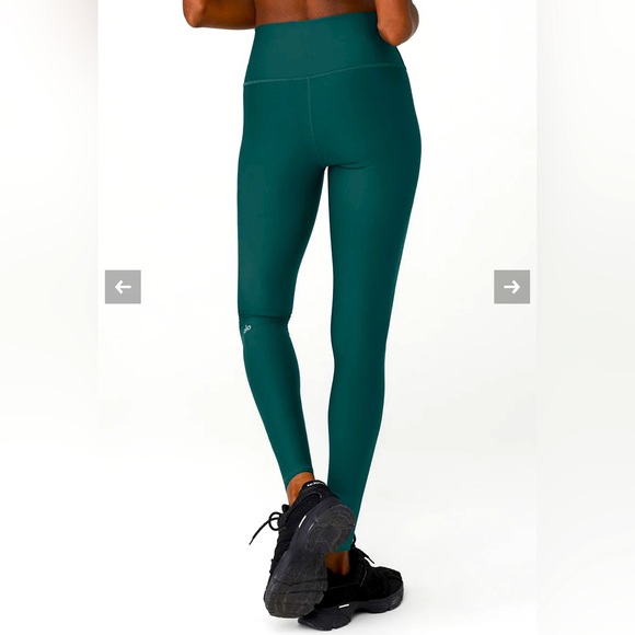 Alo Yoga High Waist Airlift Leggings
Midnight Green
Length 7/8 
Size Large - Picture 2 of 3